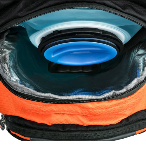 Hydration bag isolating the heat
